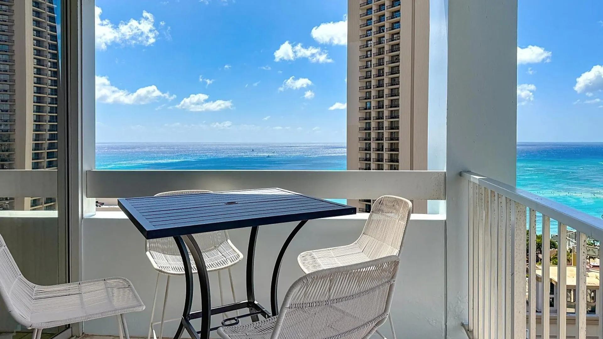 Ocean View 1 Bedroom Corner Unit Steps To Waikiki Beach Honolulu