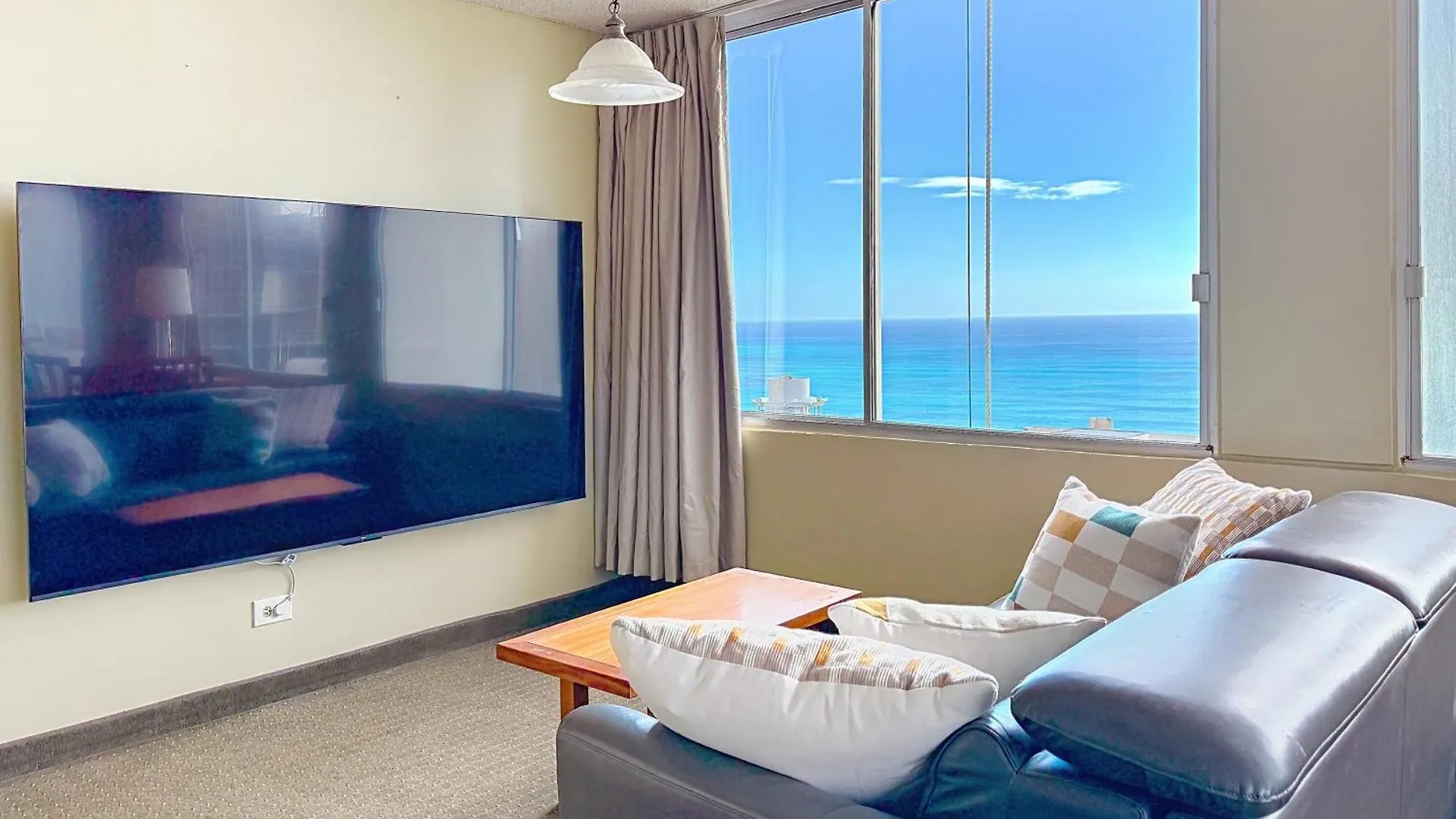 Ocean View 1 Bedroom Corner Unit Steps To Waikiki Beach Honolulu 0*,