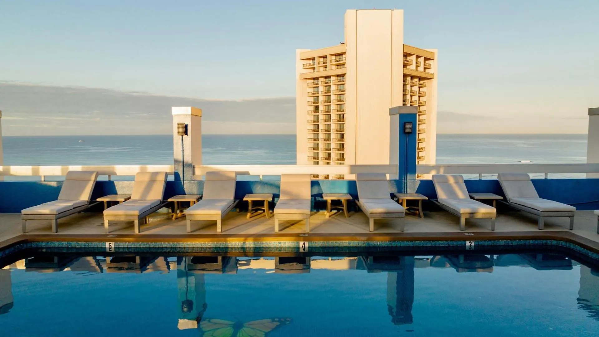 Ocean View 1 Bedroom Corner Unit Steps To Waikiki Beach Honolulu Apartamento