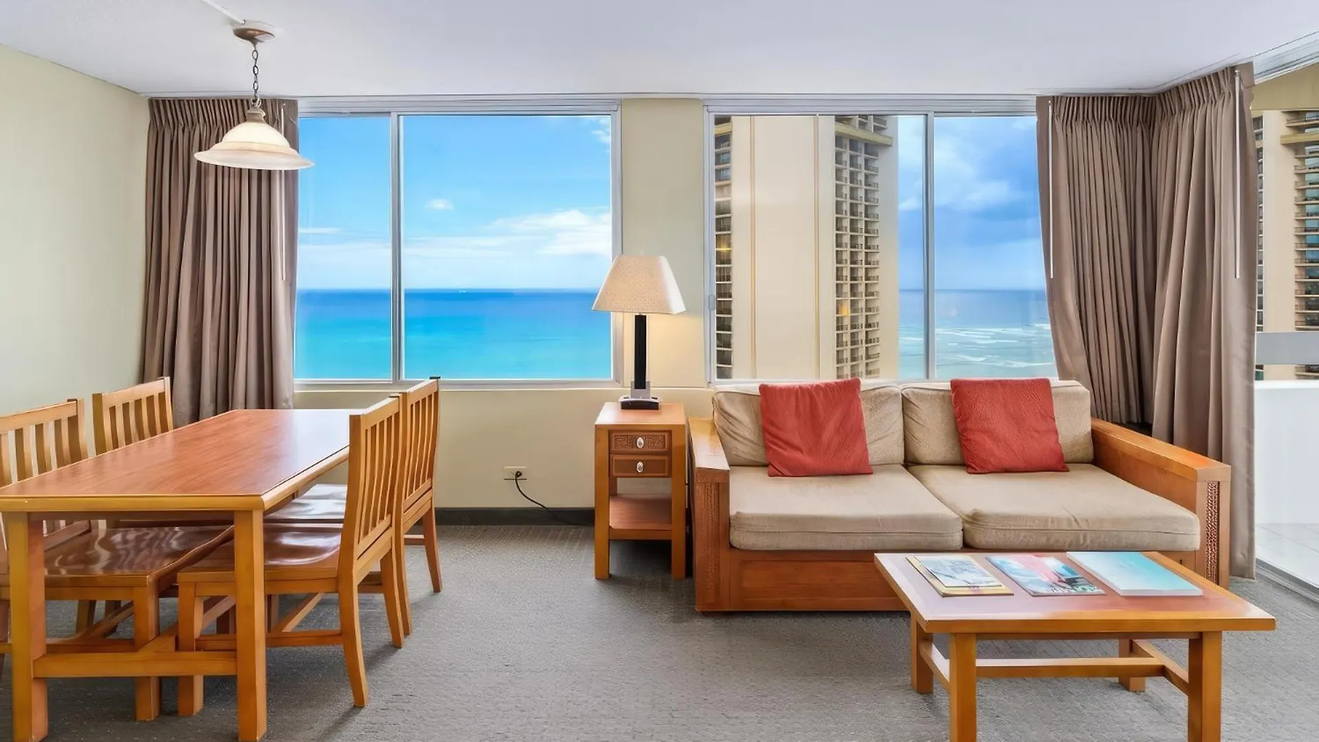 Ocean View 1 Bedroom Corner Unit Steps To Waikiki Beach 檀香山 公寓