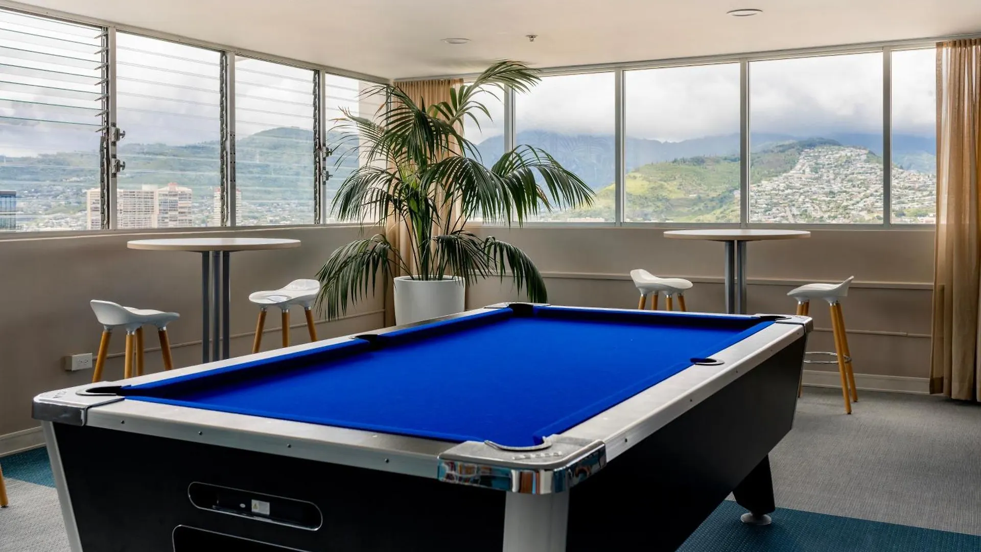 Ocean View 1 Bedroom Corner Unit Steps To Waikiki Beach 檀香山 公寓